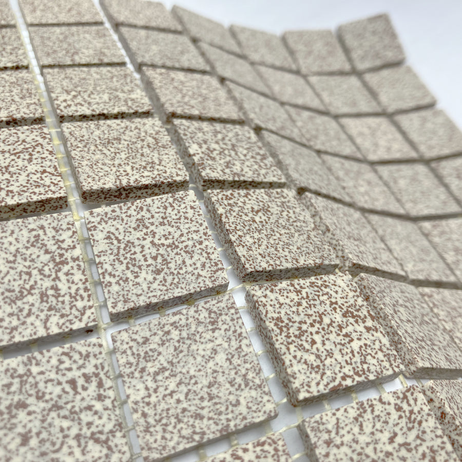 Winckelmans Rouge 210 Mouchetés – matte Mosaikfliesen im Format 20x20 mm auf Netz
