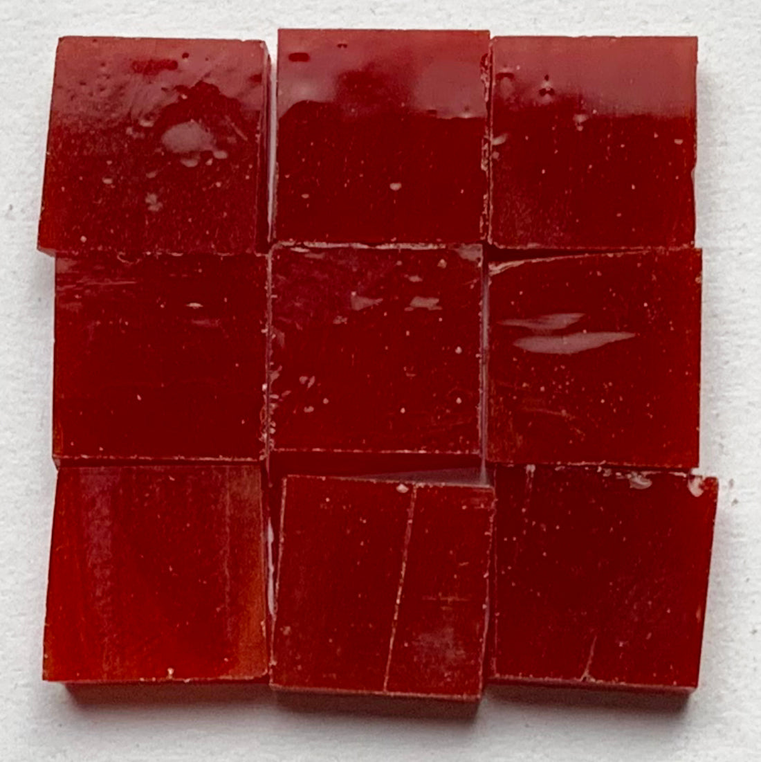 Detail van Tiffany Glacier Koraalrood met negen glastegeltjes